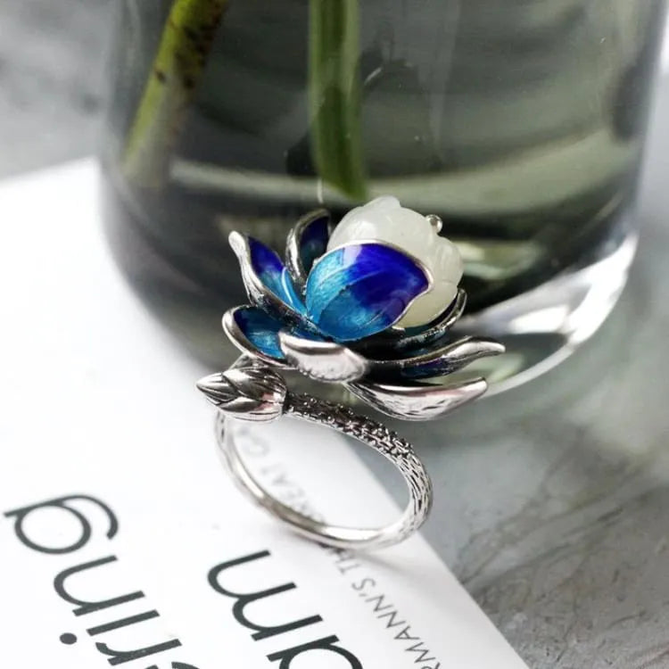Anillo Flor de Loto – Pureza, Resiliencia y Belleza Atemporal