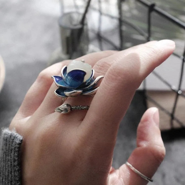 Anillo Flor de Loto – Pureza, Resiliencia y Belleza Atemporal