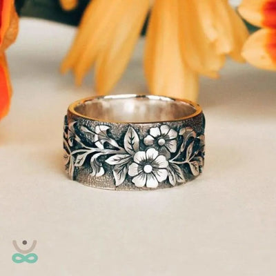Anillo Flor del Pensamiento – Símbolo de Amor, Alegría y Admiración