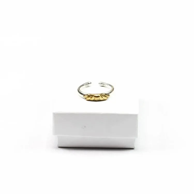 Anillo Minimalista de Oro Fino – Símbolo de Pureza y Renacimiento
