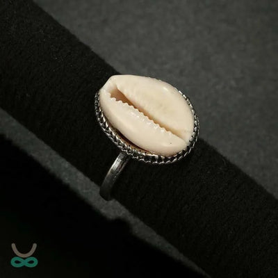 Anillo de Cauri – Símbolo de Protección, Abundancia y Elegancia