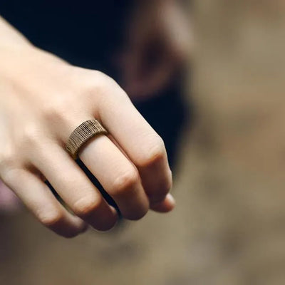 Anillo de Equilibrio con Hilo de Cobre – Energía, Conexión y Belleza Interior