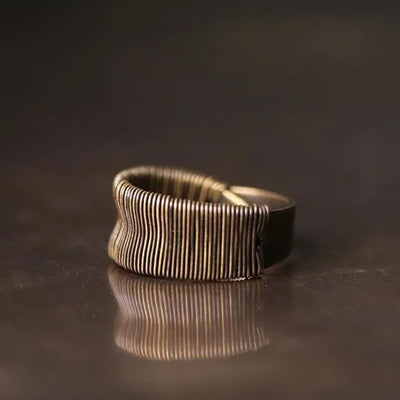 Anillo de Equilibrio con Hilo de Cobre – Energía, Conexión y Belleza Interior