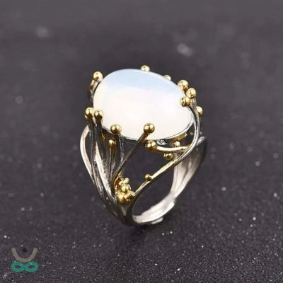 Anillo de Hadas en Piedra Lunar - Magia y Elegancia en Cada Movimiento