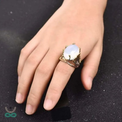 Anillo de Hadas en Piedra Lunar - Magia y Elegancia en Cada Movimiento