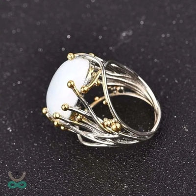 Anillo de Hadas en Piedra Lunar - Magia y Elegancia en Cada Movimiento