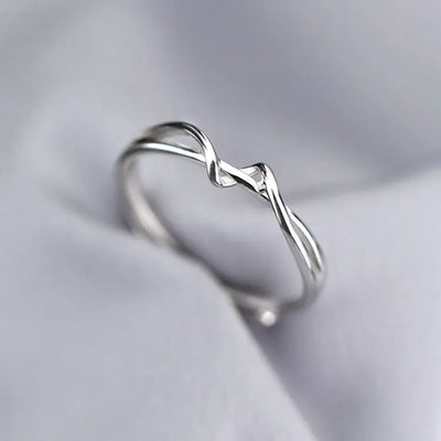 Anillo de Línea de Vida – Un Símbolo Sutil de Fortaleza y Equilibrio