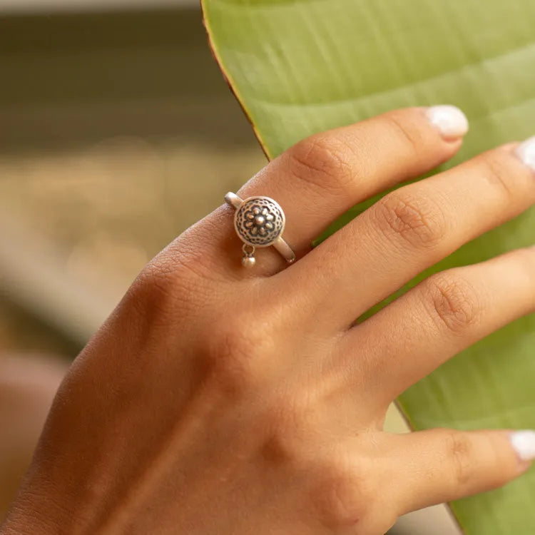 Anillo de Oración del Loto - Conecta con la energía positiva y la espiritualidad