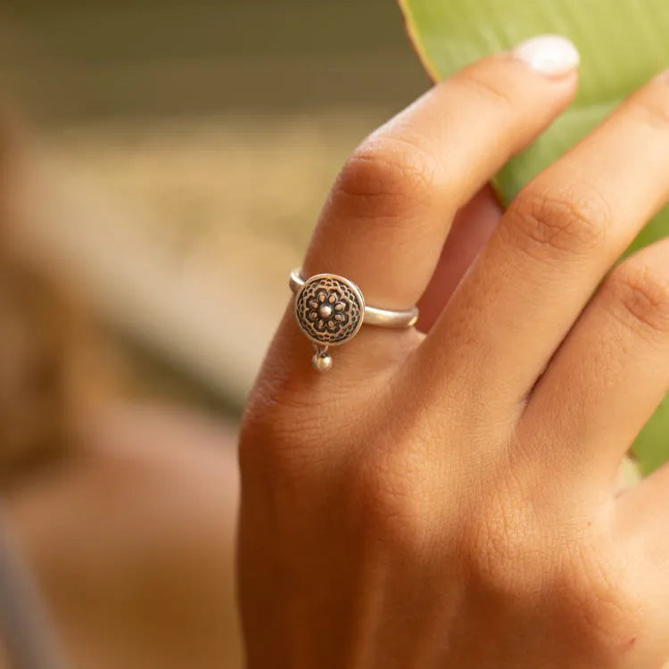 Anillo de Oración del Loto - Conecta con la energía positiva y la espiritualidad