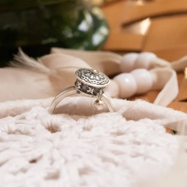 Anillo de Oración del Loto - Conecta con la energía positiva y la espiritualidad