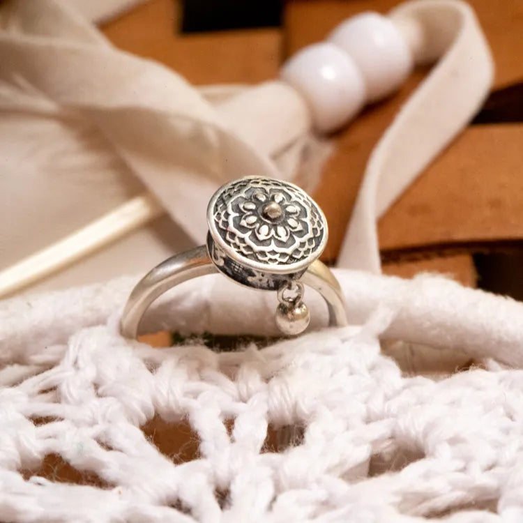 Anillo de Oración del Loto - Conecta con la energía positiva y la espiritualidad