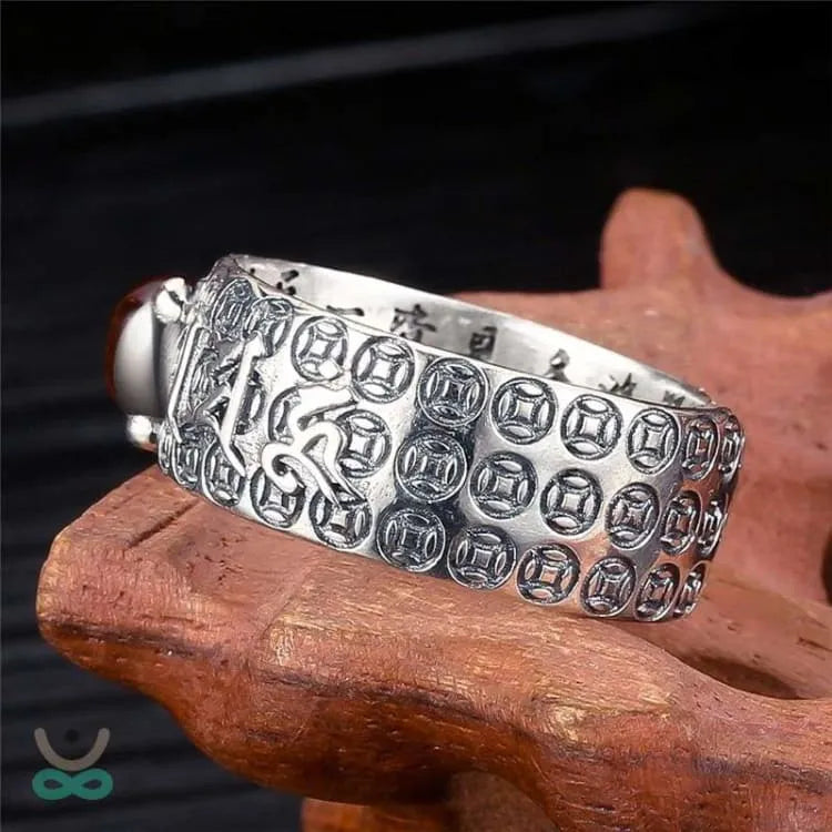 Anillo de Plata con Granate Rojo – Espiritualidad y Elegancia