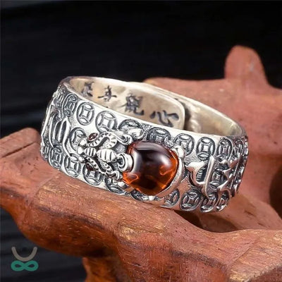 Anillo de Plata con Granate Rojo – Espiritualidad y Elegancia