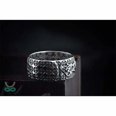 Anillo de Plata con Granate Rojo – Espiritualidad y Elegancia