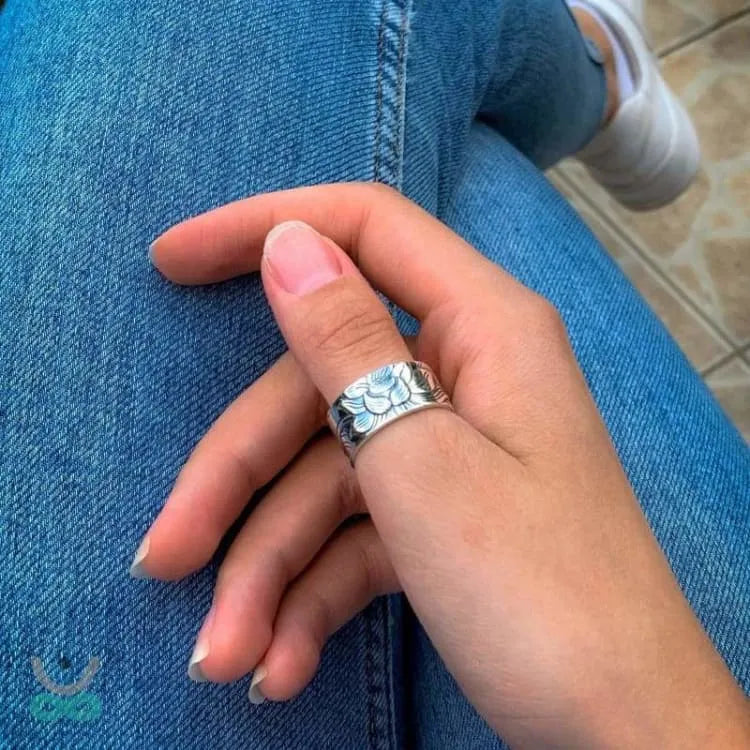 Anillo de flor de loto