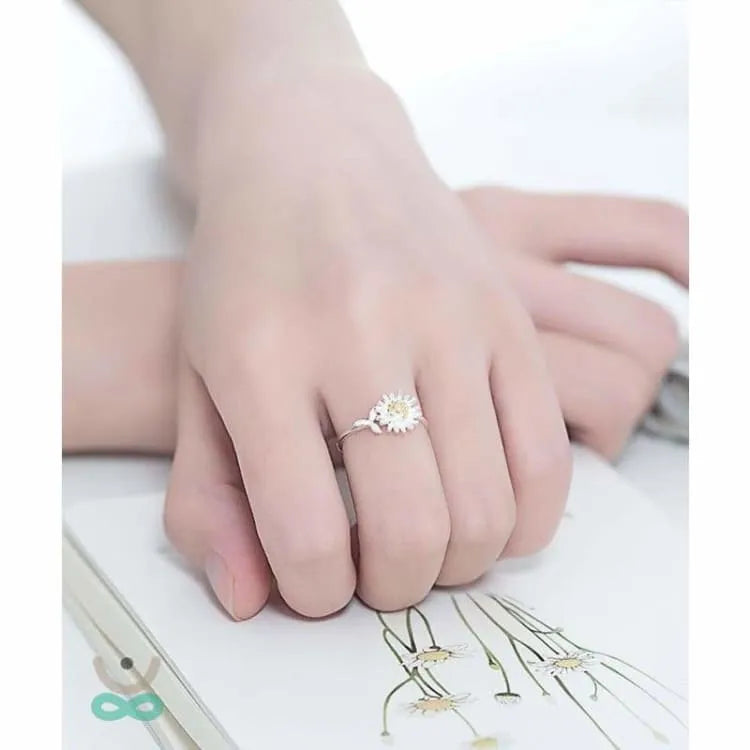 Anillo de margarita de plata esterlina