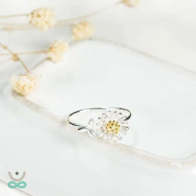 Anillo de margarita de plata esterlina