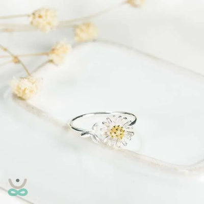 Anillo de margarita de plata esterlina