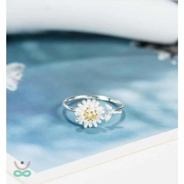 Anillo de margarita de plata esterlina