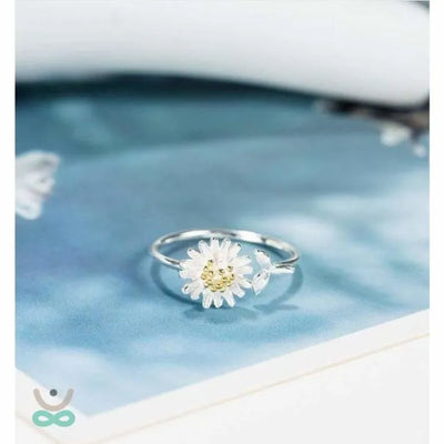 Anillo de margarita de plata esterlina