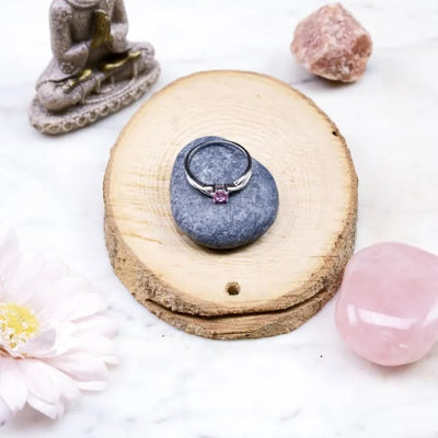 Anillo de plata con piedra preciosa de cuarzo rosa serenidad y amor