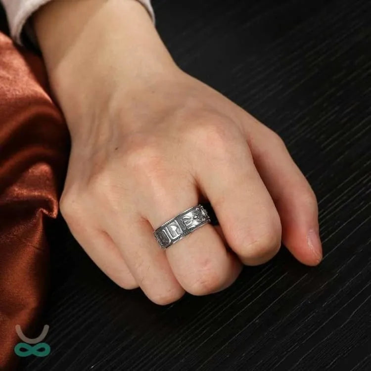 Anillo de plata del sexto mantra