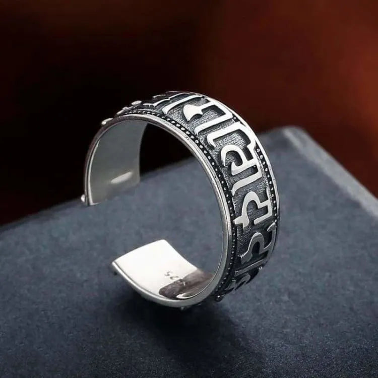 Anillo de plata del sexto mantra