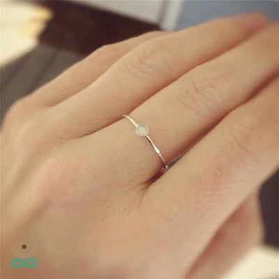 Anillo fino con piedra lunar