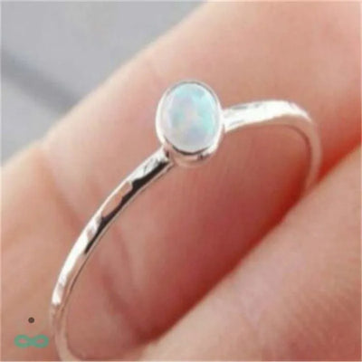 Anillo fino con piedra lunar