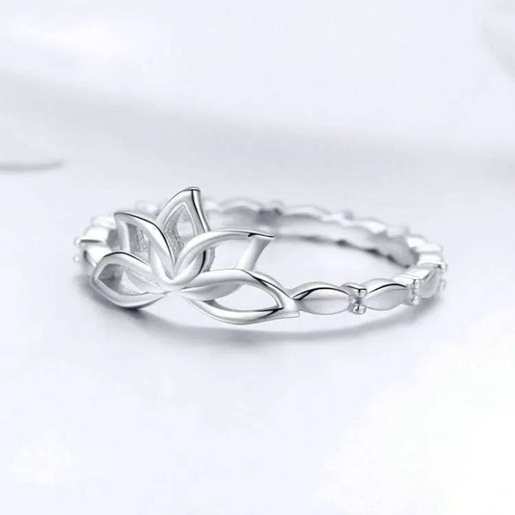 Anillo flor de loto, plata brillante y elegante