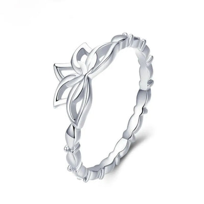 Anillo flor de loto, plata brillante y elegante