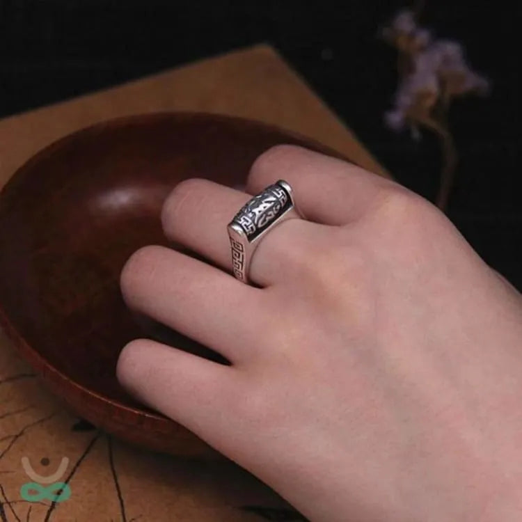 Anillo "rueda de darma"