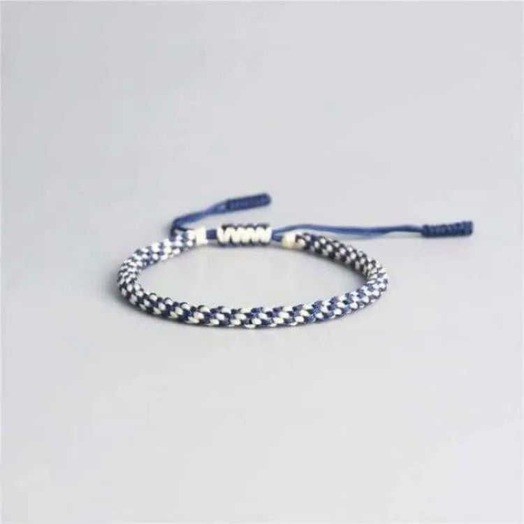 Brazalete Budista Ajustable – Armonía y Buenas Vibraciones