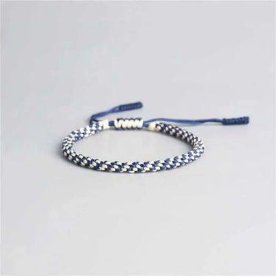 Brazalete Budista Ajustable – Armonía y Buenas Vibraciones