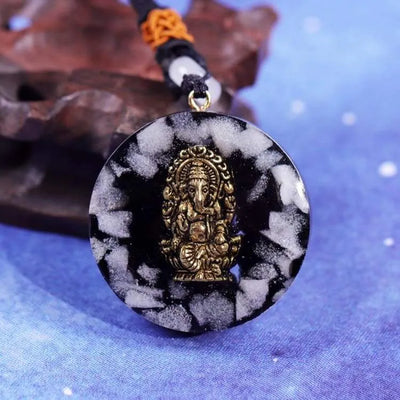 Ciondolo in orgonite e ossidiana del Dio protettore.