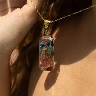 Colgante de Orgonita 7 Chakras – Armonía, Energía y Protección