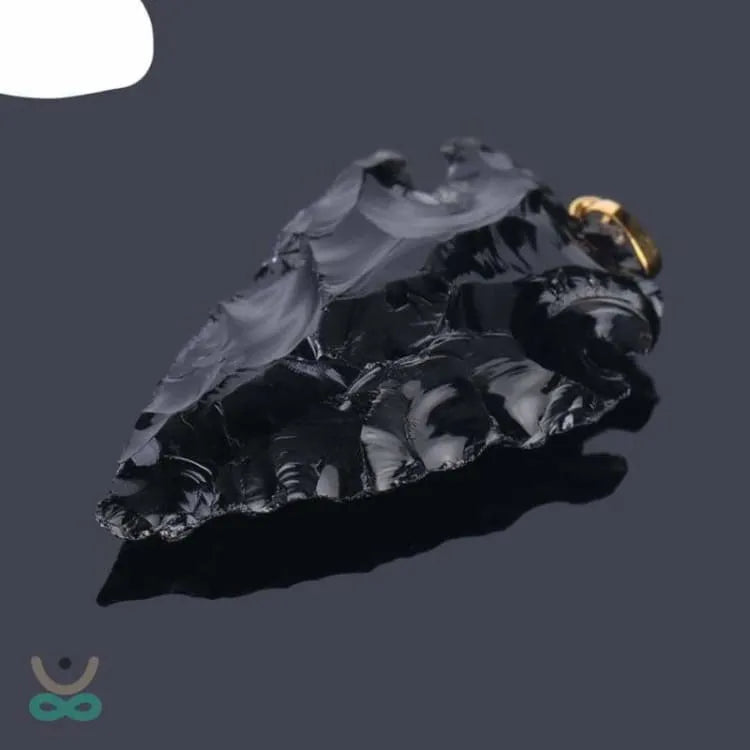 Colgante de flecha de obsidiana