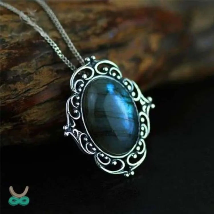 Colgante labradoridad y contorno de plata