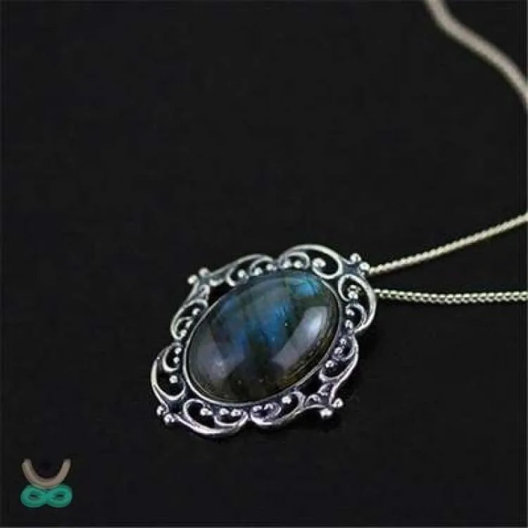 Colgante labradoridad y contorno de plata