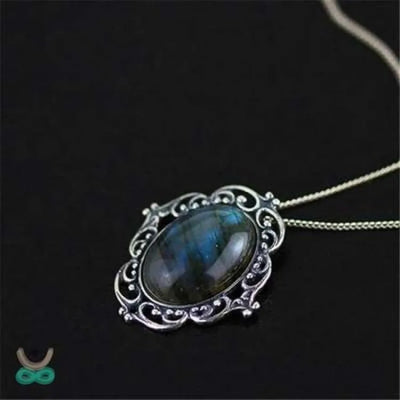 Colgante labradoridad y contorno de plata