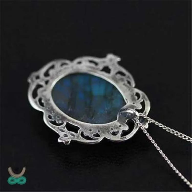 Colgante labradoridad y contorno de plata