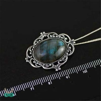 Colgante labradoridad y contorno de plata