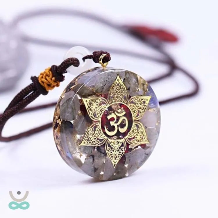 Collar "Aura Protectora" en Labradorita – Energía y Protección Natural