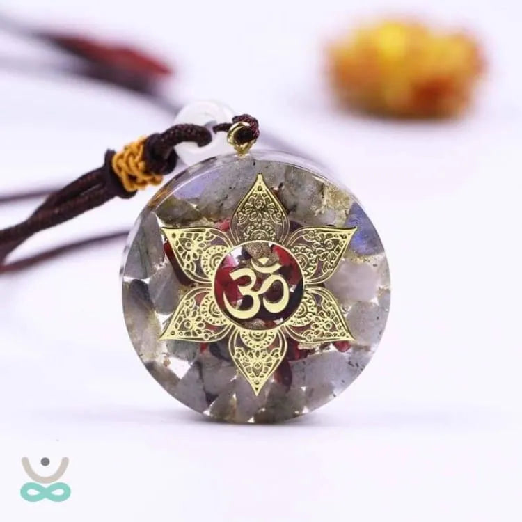 Collar "Aura Protectora" en Labradorita – Energía y Protección Natural