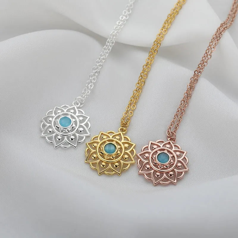 Collar Flor de Loto con Aguamarina