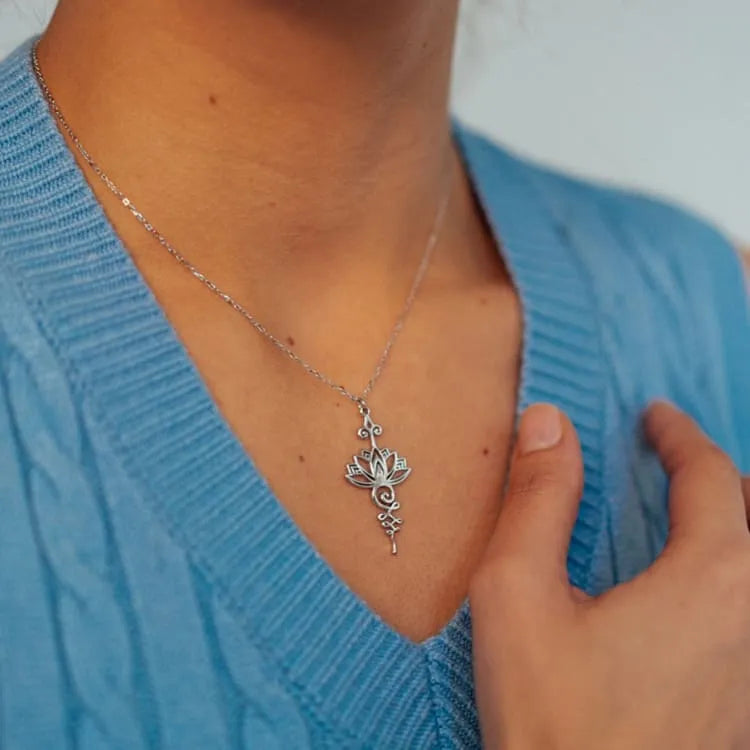 Collar "Lotus Radiance" – Belleza, Resiliencia y Espiritualidad