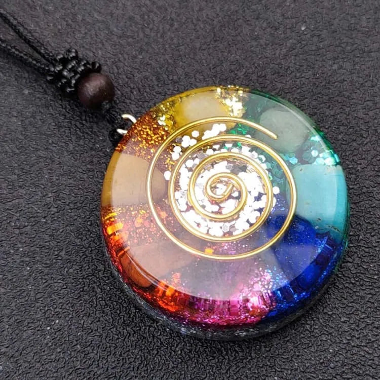 Collar de 7 chakras con colgante de caracol