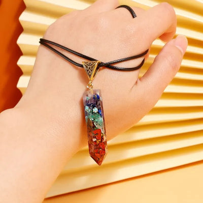 Collar de 7 chakras con colgante de piedra triturada