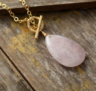 Collar de Cuarzo Rosa Antiguo – Elegancia y Energía del Amor