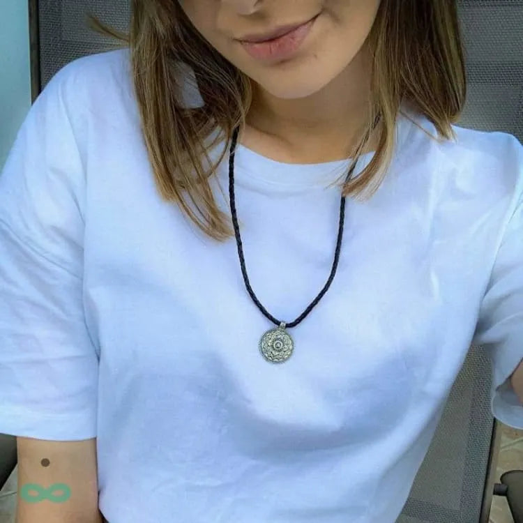 Collar de mandala de flor de loto "OM".